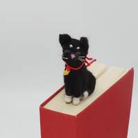 Lesezeichen schwarzer Kater - bewacht das Buch seiner Besitzer, witziges Lesezeichen für Katzenfreunde, Bild 1