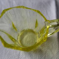 altes Milchkännchen aus Pressglas gelb Vintage/ I Bild 3