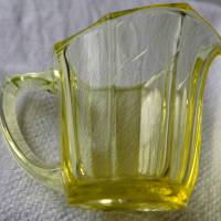 altes Milchkännchen aus Pressglas gelb Vintage/ I Bild 5