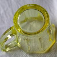altes Milchkännchen aus Pressglas gelb Vintage/ I Bild 6