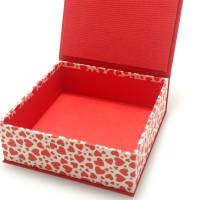 Schachtel klein und fein mit roten Herzen Bild 2
