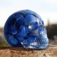 SONDERPREIS - Schädel mit blauen Murmeln und Glitzer in Resin / Epoxid Bild 1