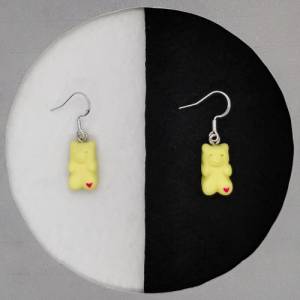 Pastell gelbe Gummibärchen Ohrringe mit Edelstahl Ohrhaken, süßer Schmuck,  niedliche Tier Ohrhänger Bild 1