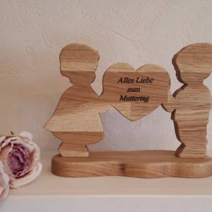 Junge und Mädchen mit Herz * Geschenk Muttertag  Geburtstag * personalisiert * 22 cm lang * Deko aus Holz * Holzdeko Bild 4