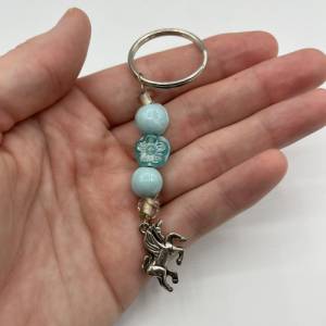 Glasperlen Schlüsselanhänger mit Einhornanhänger – Schicker Begleiter für Schlüssel, Taschen und Rucksäcke Bild 2