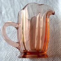 altes Milchkännchen aus Pressglas apricot Vintage/ J Bild 3