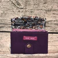 kleine Geldbörse/ Portemonnaie MiniRuby aus lila Kunstleder mit floraler Prägung Bild 3