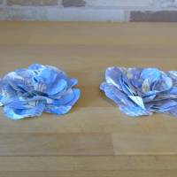 Papierblumen - Set mit 4 violetten Papierblüten aus alten Buchseiten // Papierblumen // Tischdeko // Dekoration Bild 5