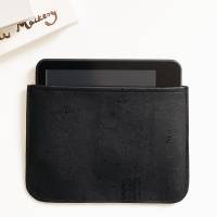 Schwarze Tablet Tasche Hülle aus Kork Bild 2