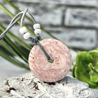 Halskette aus Jesmonite marmoriert in weiß -rosa an einem Baumwollband mit Holzperlen,Geburtstag,Freundinnen Geschenk Bild 10