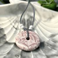 Halskette aus Jesmonite marmoriert in weiß -rosa an einem Baumwollband mit Holzperlen,Geburtstag,Freundinnen Geschenk Bild 2