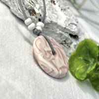 Halskette aus Jesmonite marmoriert in weiß -rosa an einem Baumwollband mit Holzperlen,Geburtstag,Freundinnen Geschenk Bild 5