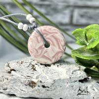 Halskette aus Jesmonite marmoriert in weiß -rosa an einem Baumwollband mit Holzperlen,Geburtstag,Freundinnen Geschenk Bild 7