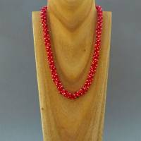 Halskette, Häkelkette rot mit weiß + silber, 45 cm, Perlenkette aus Glasperlen gehäkelt, Rocailles, Häkelschmuck Bild 1