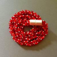 Halskette, Häkelkette rot mit weiß + silber, 45 cm, Perlenkette aus Glasperlen gehäkelt, Rocailles, Häkelschmuck Bild 2