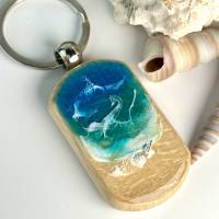 Schlüsselanhänger in Oceanoptik, Resin Schlüsselanhänger,Wellen,Strand,Meer, Geschenk,Holz Bild 1