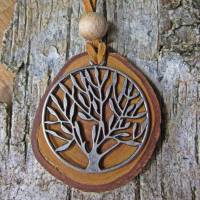 Halskette mit Lebensbaum auf unbesäumter Olivenholzscheibe und Holzperle Bild 1