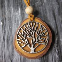 Halskette mit Lebensbaum auf unbesäumter Olivenholzscheibe und Holzperle Bild 2