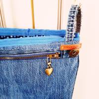kleine Jeanstasche mit breitem Tragegurt, Unikat Bild 2