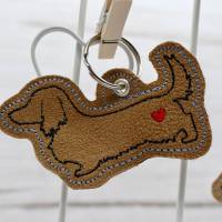 Schlüsselanhänger Dackel mit Herz aus veganem Kunstleder - Geschenk für Hundebesitzer - Rauhhaardackel - Langhaardackel Bild 1
