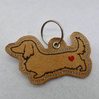 Schlüsselanhänger Dackel mit Herz aus veganem Kunstleder - Geschenk für Hundebesitzer - Rauhhaardackel - Langhaardackel Bild 5
