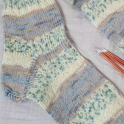 Handgestrickte Socken Gr. 38/39 Wollsocken Damen Kuschelsocken Markenwolle Wollstrümpfe Geschenke zum Muttertag