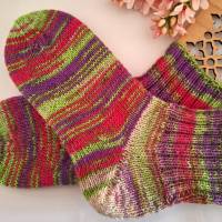 Damen Socken Kurzsocken handgestrickt pink-, lila-, grünfarben in unregelmässigem Verlauf  Größe 38/39 Bild 1