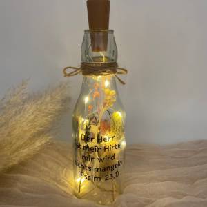 Lichtflasche mit Trockenblume, Flaschenlicht, Leuchtflasche, Tischdeko Taufe, Tischdeko Kommunion, Konfirmation, Bild 9