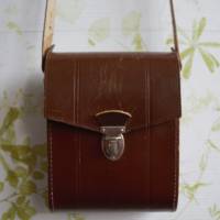 kleine braune Vintage Ledertasche mit Riemen Bild 1