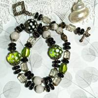 Halskette grün weiß schwarz handgemacht aus Glas Geschenk Muttertag Bild 2