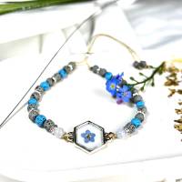 Vergissmeinnicht Armband aus Harz mit feiner Blüte mit grau und blau gefärbten Lavaperlen ,Chalcedonperlen , Geschenk Bild 3