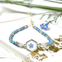 Vergissmeinnicht Armband aus Harz mit feiner Blüte mit grau und blau gefärbten Lavaperlen ,Chalcedonperlen , Geschenk Bild 4