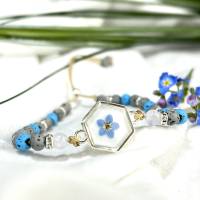 Vergissmeinnicht Armband aus Harz mit feiner Blüte mit grau und blau gefärbten Lavaperlen ,Chalcedonperlen , Geschenk Bild 5