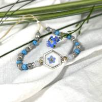 Vergissmeinnicht Armband aus Harz mit feiner Blüte mit grau und blau gefärbten Lavaperlen ,Chalcedonperlen , Geschenk Bild 9