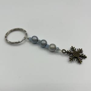 Glasperlen Schlüsselanhänger mit Schneeflockenanhänger – Schicker Begleiter für Schlüssel, Taschen und Rucksäcke Bild 6