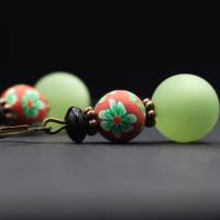 Ohrringe mit Perlen, lindgrün, rot und schwarz Bild 5