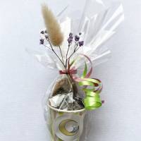 „Muschel-Konfetti“ - Kleiner Becher gefüllt mit Muscheln und einer Armband-Überraschung als Geschenk Bild 2