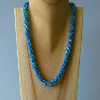 Elegante schimmernde Häkelkette - türkis + silber, 49 cm, Halskette aus Glasperlen gehäkelt, Perlenkette, Häkelschmuck Bild 2
