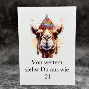 Von Weitem Siehst Du Aus Wie 21 | Lustige Geburtstagskarte | Kamelmotiv |  Einzigartige Geschenkidee, Humorvolle Karte | Bild 1