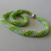 Häkelkette in grün und weiß, Länge 51 cm, Halskette aus Glasperlen gehäkelt, Perlenkette, Glasperlenkette, Schmuck Bild 1