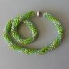 Häkelkette in grün und weiß, Länge 51 cm, Halskette aus Glasperlen gehäkelt, Perlenkette, Glasperlenkette, Schmuck Bild 4
