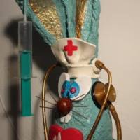 Osterhase Osterdeko KRANKENSCHWESTER handgefertigte Künstler-Figur Geschenk für Ärzte Krankenschwestern Geldgeschenk Bild 7