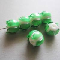 6x handgemachte Lampwork Perlen, Blume, Hochzeitstag Blume, mittleres Frühlingsgrün - Weiß 12 - 12,5 mm Bild 1
