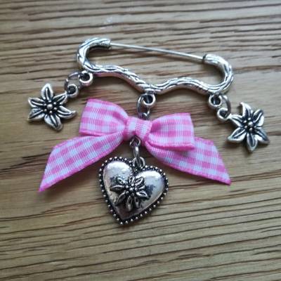 1 Brosche/ Kiltnadel mit 3 Trachtenanhängern und Schleife