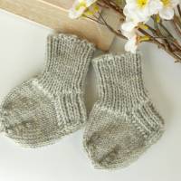 Warme Frühchensocken / Babysöckchen aus 8-fädiger Qualitäts - Sockenwolle.80/20 Socken ca. 10 cm Fußlänge ungedehnt Bild 4