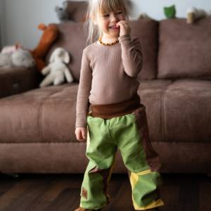 Visuell Design - Leinen Abenteuer Hose für Kinder, Kleinkinder Leinenkleidung Patchwork Kniepatch Bunt - Kindergartentau Bild 2
