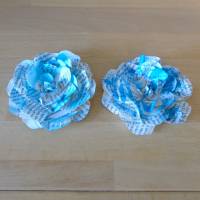 Papierblumen - Set mit 2 blauen Papierblüten aus alten Buchseiten // Tischdeko // Dekoration // Buchdeko // Blumendeko Bild 1