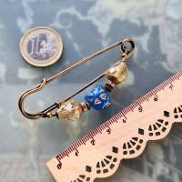 Schalnadel blaue Katze mit Kristall, farbenfrohe 7cm Kiltnadel mit Glasperlen Bronze Bild 3