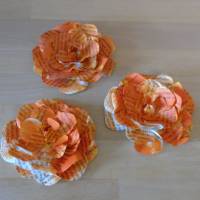 Papierblumen – Set mit 3 Papierblüten aus alten Buchseiten in einem dunklen Orange // Tischdeko // Buchdeko // Dekoratio Bild 1