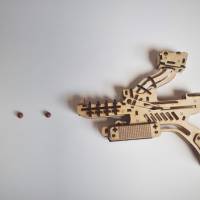 Holzgewehr Pumpgun, STEM Projekt gelasertes Spielzeug DIY Bausatz Gummipistole 8mm Kugeln Bild 1